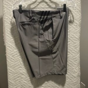 Men’s golf shorts